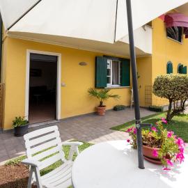 Da Vinci Garden Suite - Private Garden Apt 2BR