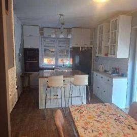 Apartament dwupoziomowy z 2 sypialniami, hotel in Ujazdowo