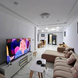 Appartement F5 Haut Standing a Ain Tagourait ex Berrard Tipaza Pied dans l'Eau, hotelli kohteessa Tagourait