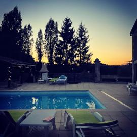 Luxurious countryside retreat with 4 bedrooms, pool and barn, close to historic villages and Charente river