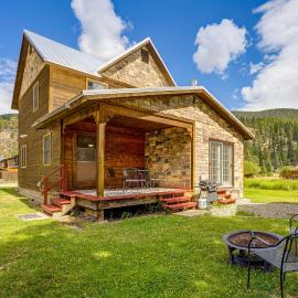 < 1 Mi to Trails & Slopes: Red River Home