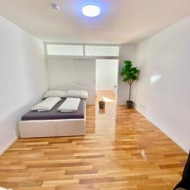 Apartment with Terrace & Free Parking