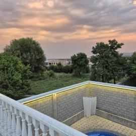 Villa by HomeLand, hotelli kohteessa Khujand