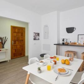 Habitaciones IFAE, хотел в Алкала