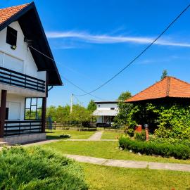 Vikendica Brvnička Oaza mir i priroda kraj Šamca, viešbutis mieste Batkuša