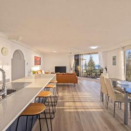 Ocean View Broadbeach Beachside Retreat