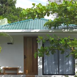 Villa del pájaro pecho amarillo