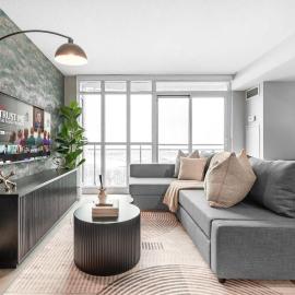 Modern Condo w Skyline Views Near CN Tower