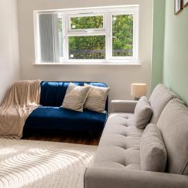 3BR Modern Apartment Sleeps 8 Near NEC BHX CBS Free EV Parking, hotel em Allesley