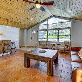 Walk to the Sand! St Augustine Beach Bungalow