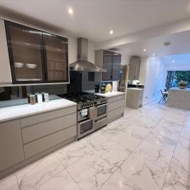Modern Luxury Stay with Free Parking for 3 cars, hotell i Potters Bar