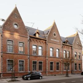 Apartment in Bree for a family، فندق في بري