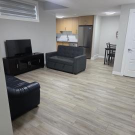 Modern 2BR Suite King Bed Private Entrance Brand New, hotell sihtkohas YYC