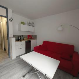 Joli Studio Front de Neige au Vermeil, hotell i Isola