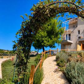 EuZoea Country Home 2 Nature Escape with Pool
