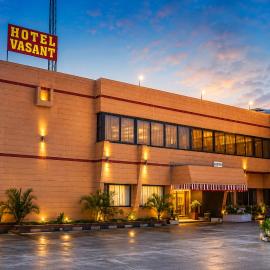 Hotel Vasant - Premium Hotel in Gajraula - All AC Rooms with Restaurant - Free Wi-fi & Parking - Banquet, hotel u gradu 'Gajraula'