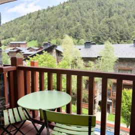 Ático Dúplex Con Increibles Vistas a La Valle De Incles - Parking Gratis l by BonesVacances, hotell sihtkohas Incles