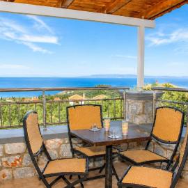 Emilia's Guest House with Sea View Balcony, Stoupa, hotelli Stoúpassa