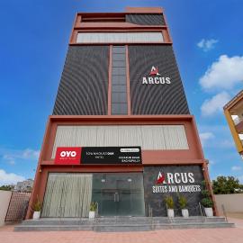 Super Townhouse Oak Miyapur Road Bachupally: Dhundgol şehrinde bir otel