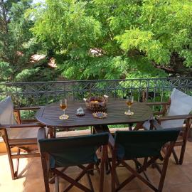 The house on the road of Love, hotel en Vitina