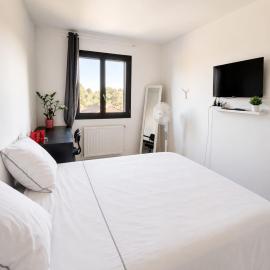 Chambre moderne dans maison partagée，Saint-Paul-de-Varax的飯店