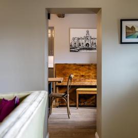Ash House Cottage with hot tub, hotel em Baildon