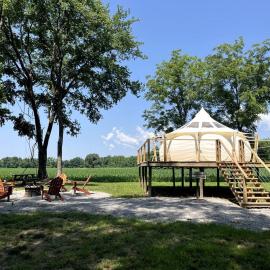 Charming Creekside Luxury Tent with Sunset Views near Goodwin Creek, Mississippi, hotel in Batesville