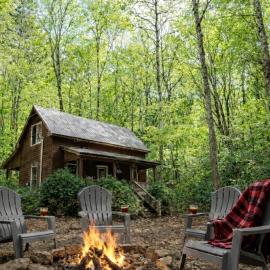 Secluded Cabin on Suches Creek and in the National Forest for a Relaxing Georgia Getaway โรงแรมในSuches