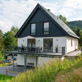Eickhagen Nº7 - 10 Personen - 5 Schlafzimmer - 220qm - 4 Badezimmer - Wellness - Sauna, hotell i Olsberg