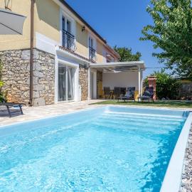 Casa Ti sei with Private Pool, Hotel in Kaštelir