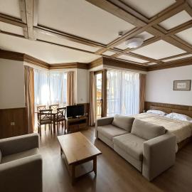 Pirin Golf Studios by Top Kvartiri Ltd, hotel em Razlog