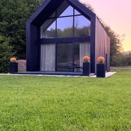 Black House, Hotel in Poljana