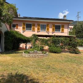 Canal di Bocco Estate Two Private Villas for Families & Groups, hotel en Luni