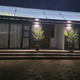 Terra Nova Suites and Spa、Gqeberhaのホテル