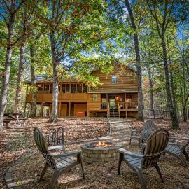 DogWood Lodge with Hot Tub