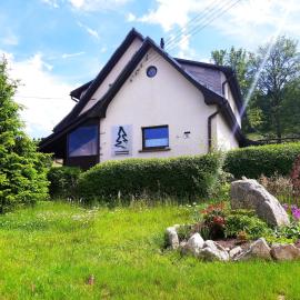 Ferienwohnung "Bergzeit" - 60m² direkt am Skihang in Carlsfeld, hotelli kohteessa Carlsfeld