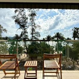 Time Out Beachfront Suites, hotel a Patong Beach