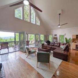 Private 3BR Modern Retreat With View And 8 Min to Town, hotelli kohteessa Bryson City