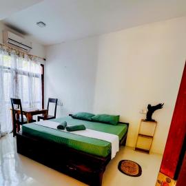 Footmark Surf Stay, hotel in Pottuvil