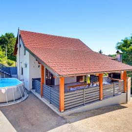 Greenwood Retreat With Hot Tub & Sauna - Happy Rentals