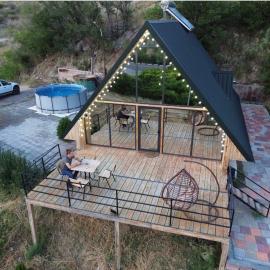 Triangle house, hotel u gradu Areni