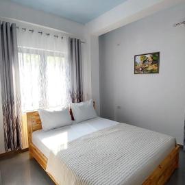 The White Villa - Guest House, hotel in Bogovë