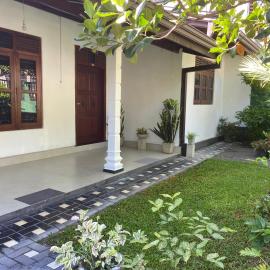 Fully furnished villa with AC & Non-AC rooms, hotel in Wadduwa