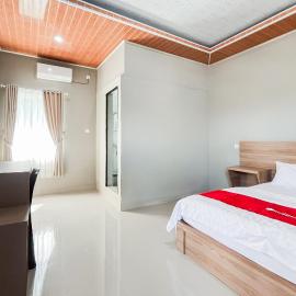 RedDoorz Syariah at Penginapan Kamalo Padang, hotell i Duku