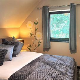 Primrose 19-Woodland Lodges-Carmarthen-Pembroke، فندق في سانت كليرز