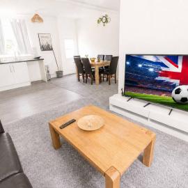 Central 3 Bedroom Home Close To Swansea City Centre