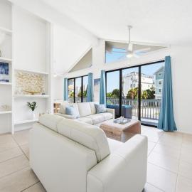 Beach Rd 300ft to Beach Access and 500ft to Siesta Key Village 2bdr: Siesta Key şehrinde bir otel