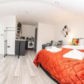 Tooting Elite Studios, 5 Mints from Station, Hotel in London