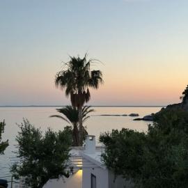 Aigialos Villas with Private Beach by Hospi Living, hotelli kohteessa Ferma