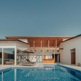 8月新築OPEN,ビーチ徒歩2分,都心から60分の楽園,温水プール,巨大モニター,---THE Ocean's Villa 九十九里---، فندق في Kujukuri